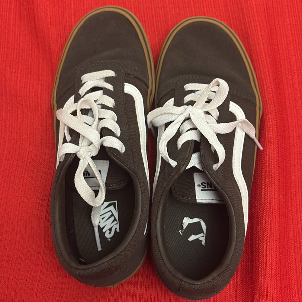 Boys Size 5 brown Vans shoes. 
Only worn once. Still smell new. - Picture 4 of 4
